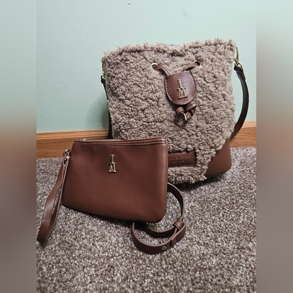 Isaac Mizrahi Handbags - Isaac Mizrahi Crossbody Bucket Bag w/ Matching Wallet